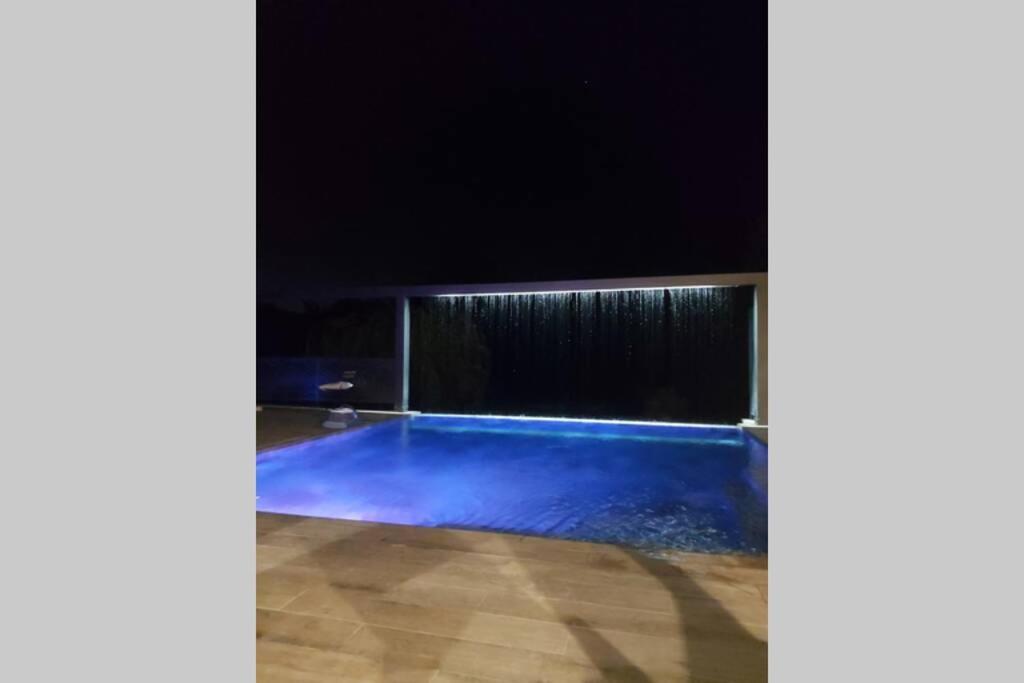 Un Petit Coin De Bali Avec Spa Et Piscine Prives Carpentras Exterior foto